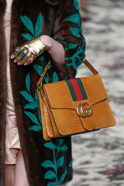 guanti gucci sfilata